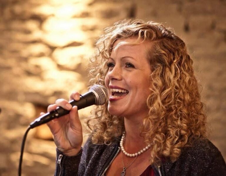 Hannah North Singing in UK at a Wedding in South West England